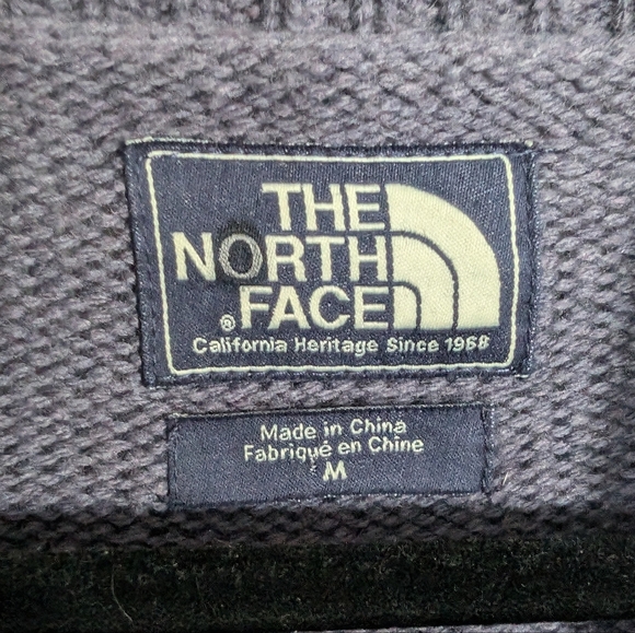 North Face Jacquardigan - blue and coral, knit. Size Medium - Picture 4 of 9